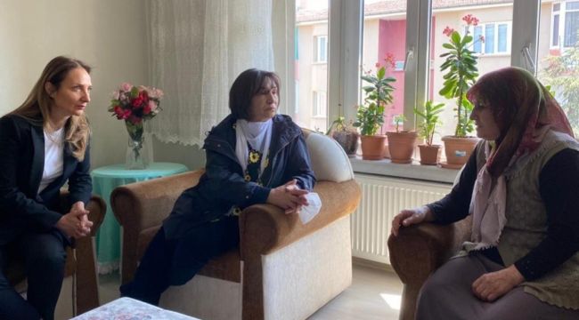 CHP Lideri Kılıçdaroğlu'nun Eşi Sayın Selvi Kılıçdaroğlu, Evlatlarını Kadın Cinayetlerinde Yitiren Ailelerle Buluştu