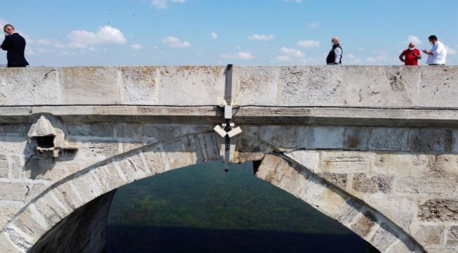 Mimar Sinan'ın "Şaheserim" dediği tarihi köprü çöküyor!