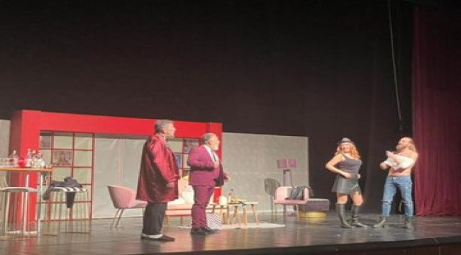 Cem Özer, 'Çılgın Zamanlar' ile Maltepe'de sahne aldı