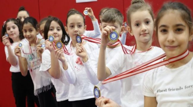 Gaziosmanpaşa Belediyesi Kurslarında Yetişen Sporcular Yeteneklerini Sergiledi