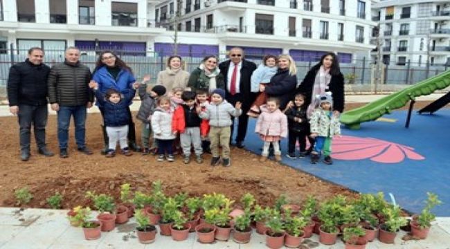 Maltepe'nin yeni parkına çocukların eli değdi
