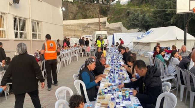 Kartal Belediyesi Deprem Bölgesi Hatay'da İftar Yemeği Vermeye Devam Ediyor