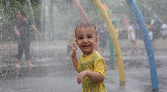 Gaziosmanpaşalı Çocuklar Su Parkı'nda Serinliyor