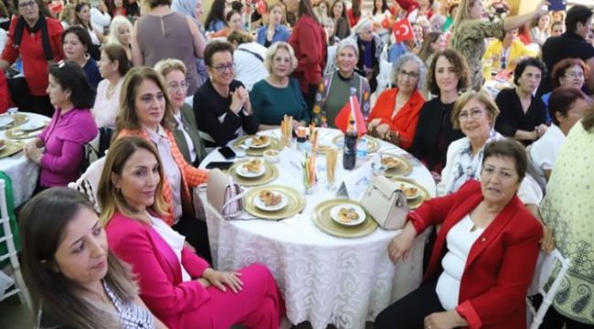 Cumhuriyet Kadınları Kartal'da Buluştu