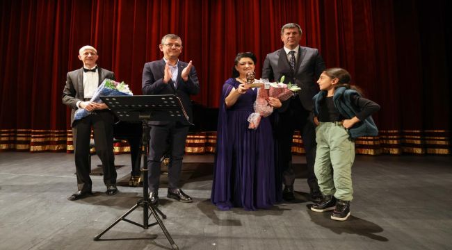 CHP Genel Başkanı Özgür Özel, 'Bir Opera Gecesi'ni Dinledi