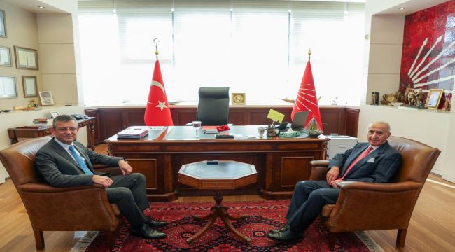 CHP Genel Başkanı Özgür Özel, Hikmet Çetin İle Bir Araya Geldi