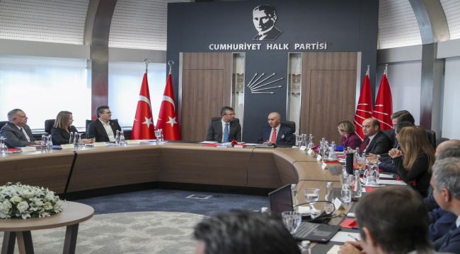 CHP Genel Başkanı Özgür Özel, Hikmet Çetin ile Birlikte MYK Toplantısına Katıldı