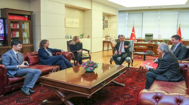 CHP Genel Başkanı Özgür Özel, Fransa'nın Ankara Büyükelçisi Dumont'u Kabul Etti