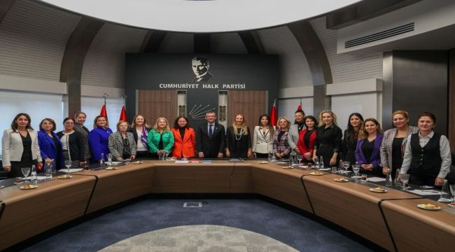 CHP Genel Başkanı Özgür Özel, Kadın Kolları MYK Üyeleriyle Buluştu