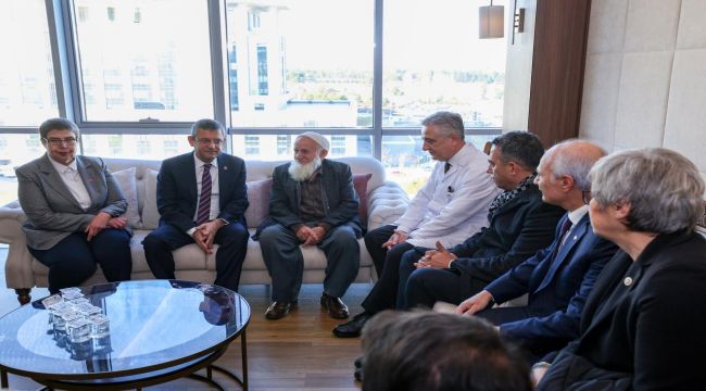 CHP Genel Başkanı Özgür Özel, Saadet Partisi Genel Başkan Yardımcısı Hasan Bitmez'in Ailesini Ziyaret Etti