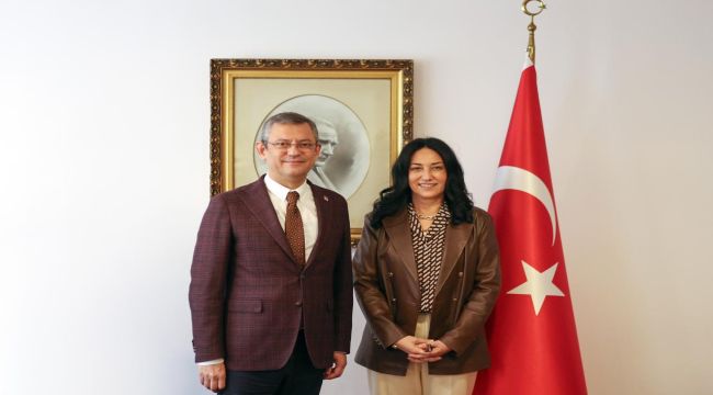 CHP Genel Başkanı Özgür Özel, İspanya'da Türkiye'nin Madrid Büyükelçisi Nükhet Küçükel Ezberci'yi Ziyaret Etti