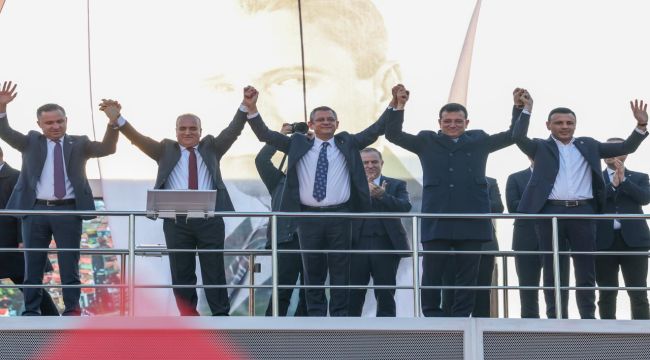 CHP Lideri Özgür Özel, Sultangazi Halk Buluşmasında Konuştu: "Kurum'un İstanbul'un Felaketi Olmasına İzin Vermeyeceğiz"