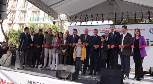CHP Genel Başkanı Özgür Özel Kartal'da Toplu Açılış Törenine Katıldı
