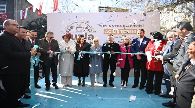 Tuzla'ya tarihi meydanda yeni buluşma noktası: Tuzla Vefa Kahvecisi açıldı